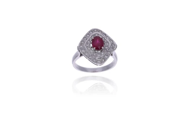 Anello con rubino e diamanti - Asta Preziosi Online Anello con rubino e diamanti - Asta Preziosi Online
