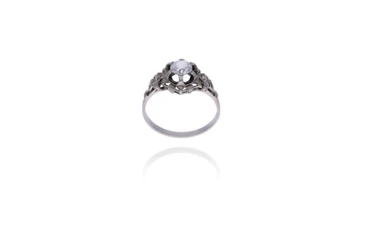 Anello con pietra e diamanti - Asta Preziosi Online Anello con pietra e diamanti - Asta Preziosi Online