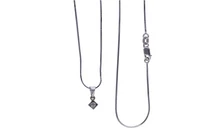 Collana con ciondolo con diamante - Asta Preziosi Online Collana con ciondolo con diamante - Asta Preziosi Online