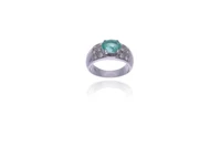 Anello con smeraldo e diamanti - Asta Preziosi Online Anello con smeraldo e diamanti - Asta Preziosi Online
