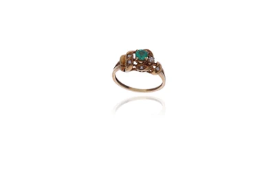Anello con smeraldo e diamanti - Asta Preziosi Online Anello con smeraldo e diamanti - Asta Preziosi Online