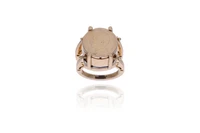 Anello con pietra e medaglia - Asta Preziosi Online Anello con pietra e medaglia - Asta Preziosi Online