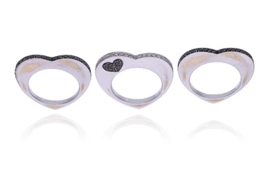 Tre anelli con diamanti, diamanti neri e pietre - Asta Preziosi Online