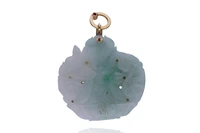 Ciondolo con giada trattata, rubini e smeraldi - Asta Preziosi Online