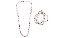 Parure di perle coltivate con diamanti, rubini e zaffiri - Asta Preziosi Online