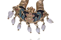 Orecchini con smalti e perle coltivate - Asta Preziosi Online