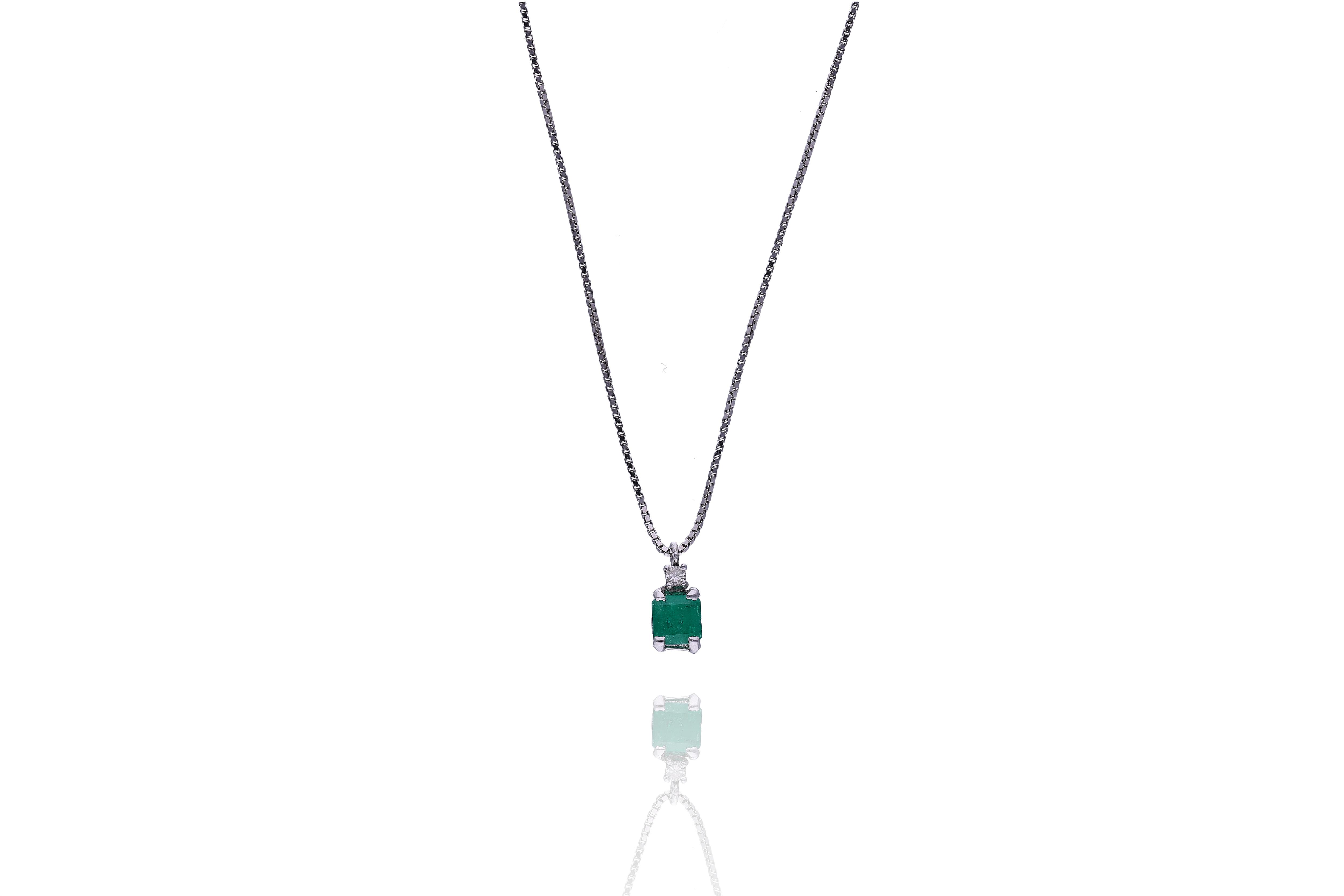 Collana con pendente con diamante e smeraldo - Asta Preziosi Online