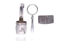 Una lente di ingrandimento in argento e scatolina e mestolo in metallo argentato - Asta Preziosi Online