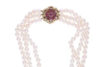 Collana di perle coltivate con diamanti e rubini - Asta Preziosi Online