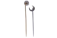 Due spille con diamanti e quarzo - Asta Preziosi Online