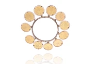 Bracciale con monete e medaglia - Asta Preziosi