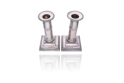 Hawksworth, Eyre & Co Ltd, coppia di candelieri in argento - Asta Preziosi