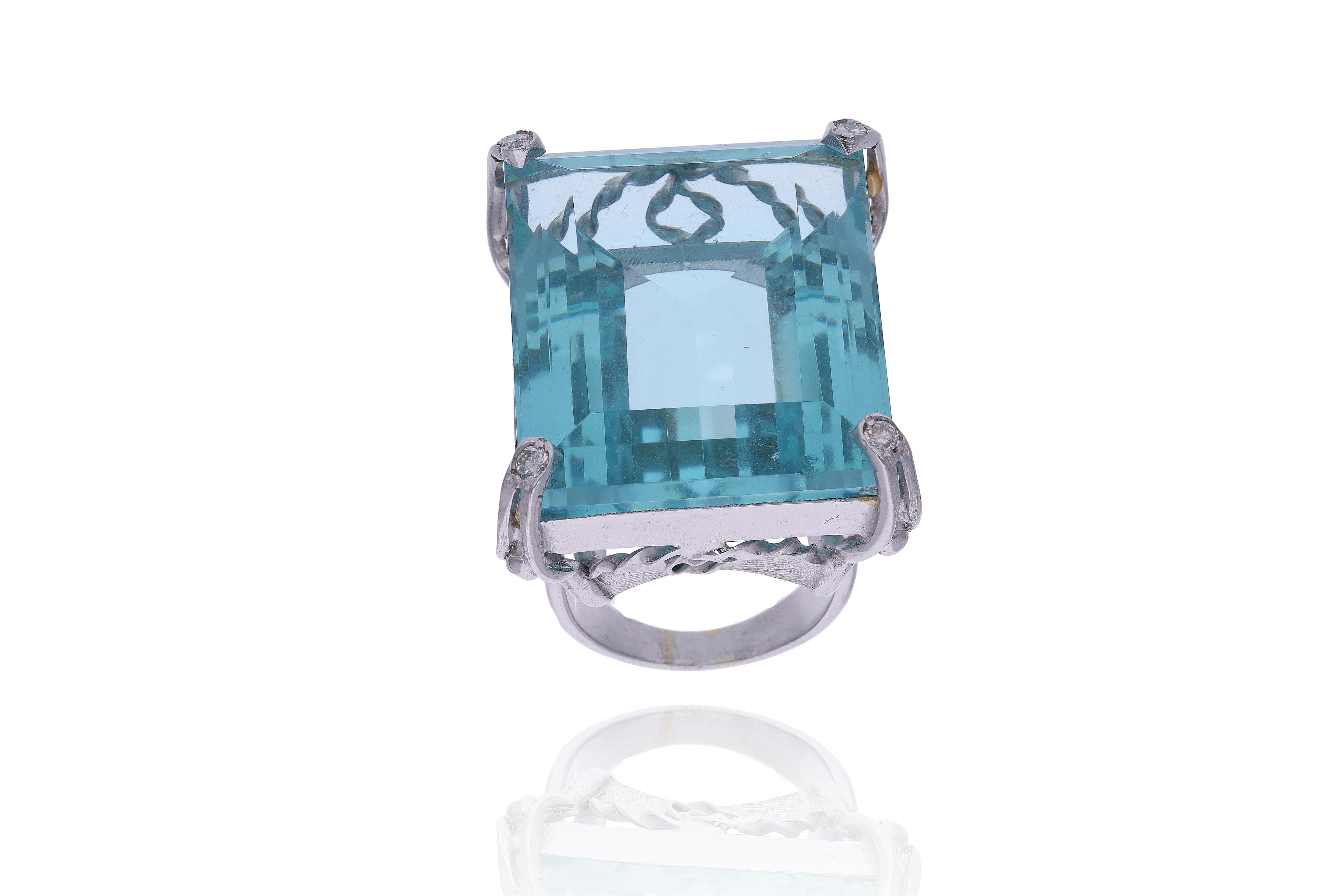 Anello con diamanti e pietra - Asta Preziosi