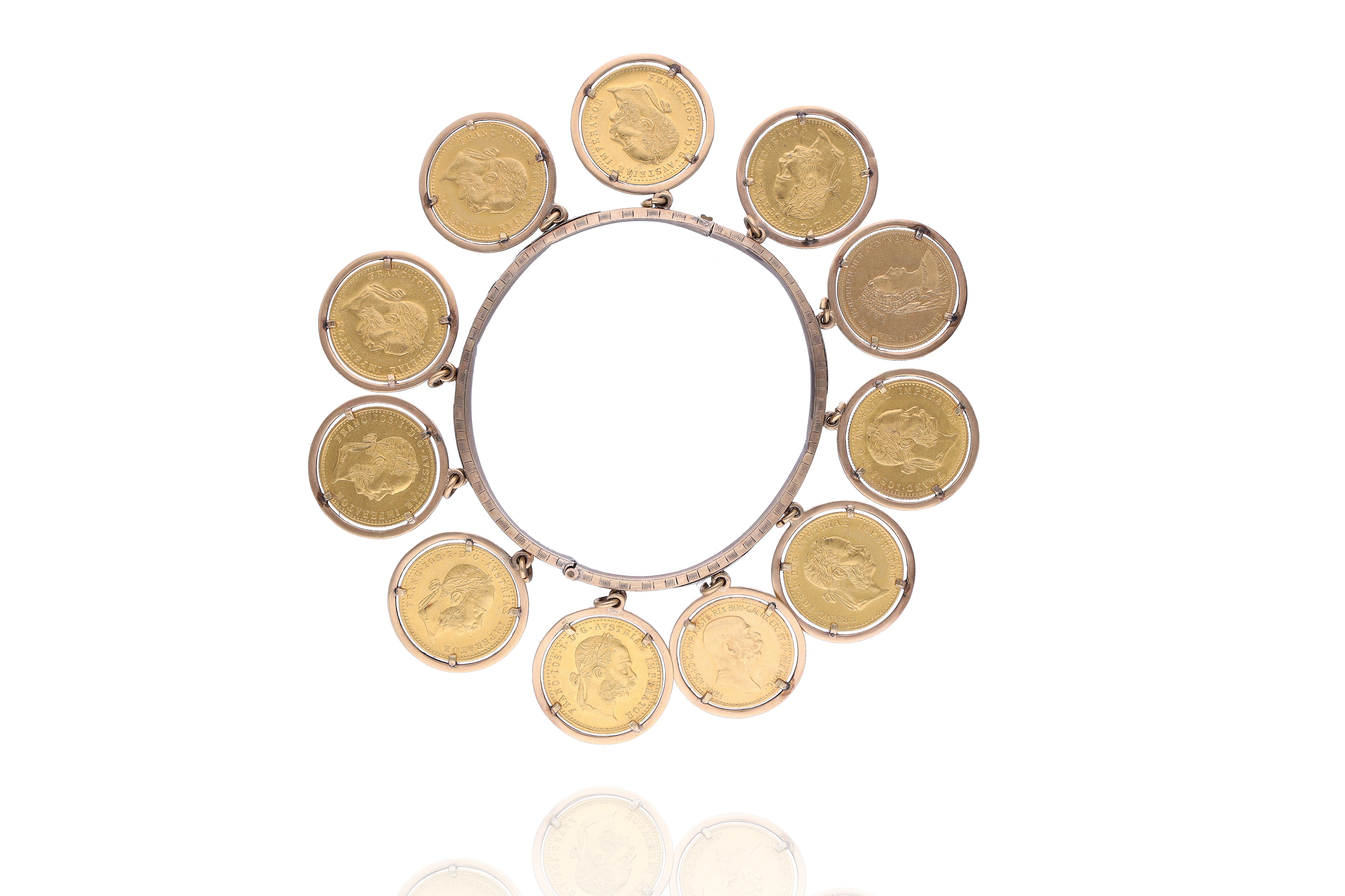 Bracciale con monete e medaglia - Asta Preziosi