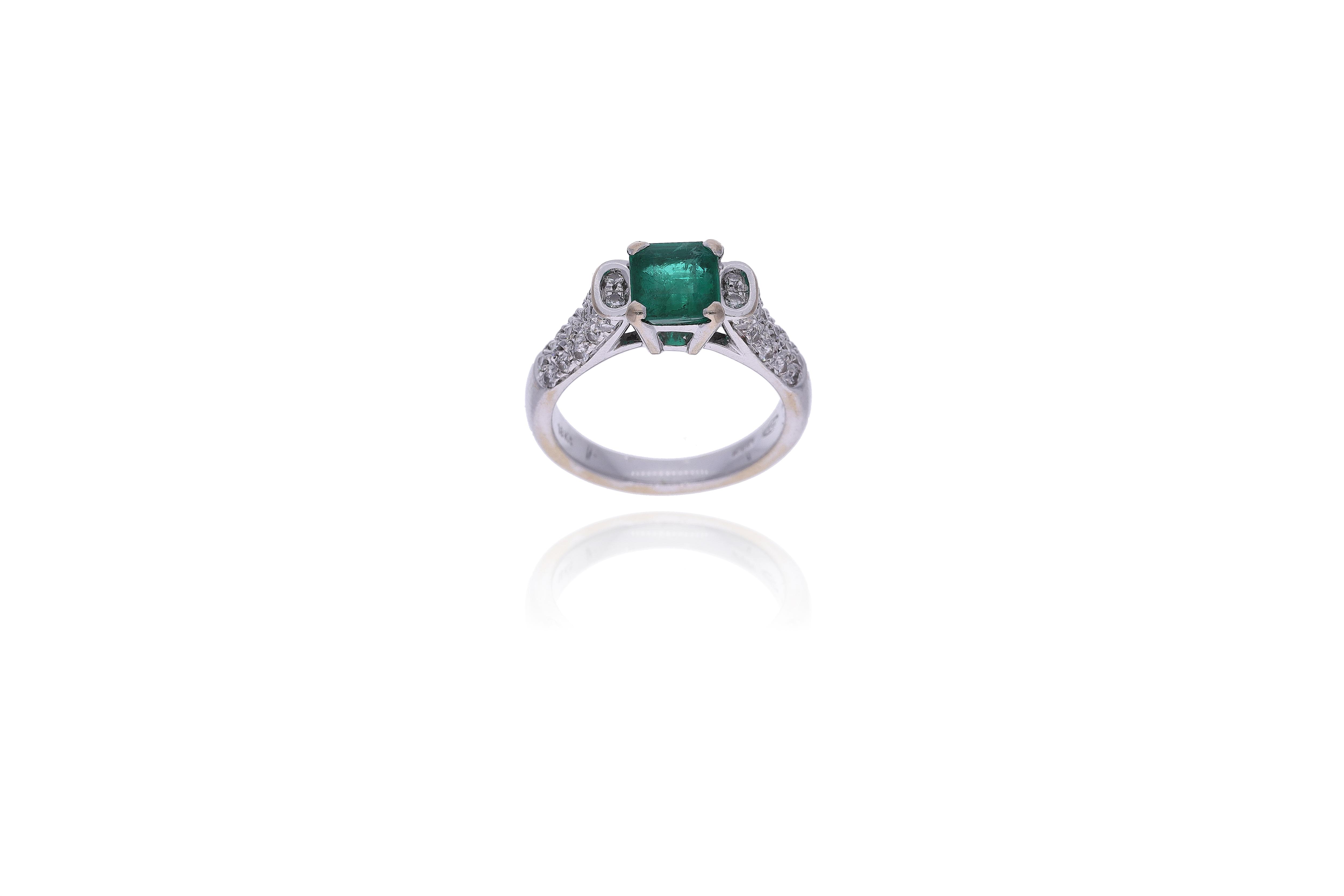 Anello con smeraldo e diamanti - Asta Preziosi Online