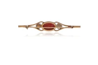 Spilla con corallo e perle coltivate - Asta Preziosi