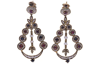 Orecchini con zaffiri, rubini e perle coltivate - Asta Preziosi