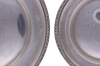 Coppia di piatti in argento - Asta Preziosi