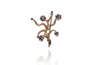 Spilla con rubini, zaffiri e diamanti - Asta Preziosi