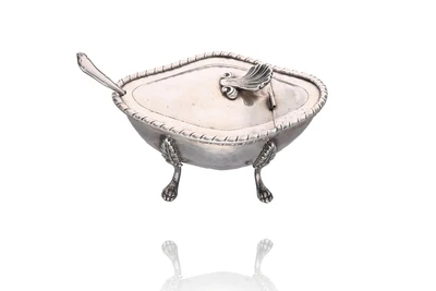 Formaggiera in metallo argentato e e tre cucchiaini in argento - Asta Preziosi