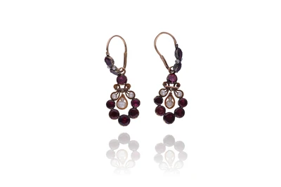 Orecchini scomponibili con granati e microperle - Asta Preziosi