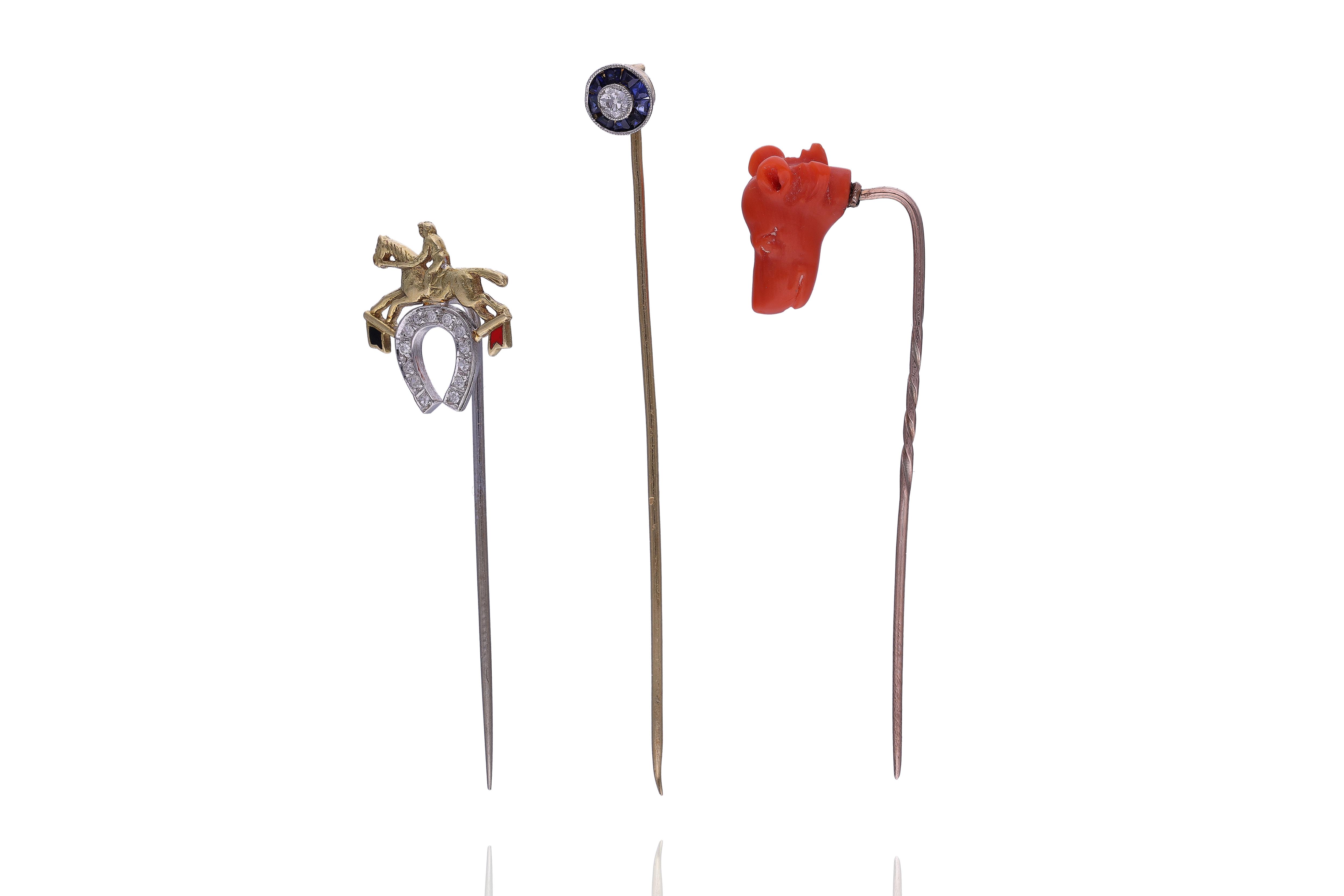 Tre spille con corallo, zaffiri e diamanti - Asta Preziosi