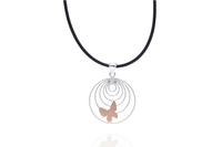 Ciondolo oro con collana in caucciu' - Asta Preziosi