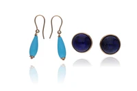 Due paia di orecchini con lapislazzuli trattati e pietre - Asta Preziosi