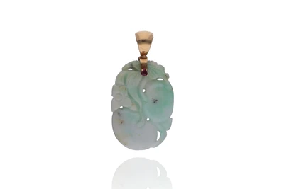 Ciondolo con giada trattata e rubino - Asta Preziosi