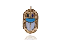 Ciondolo con pietre, madreperle - Asta Preziosi