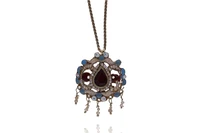 Collana con ciondolo con pietre, smalti e microperle - Asta Preziosi