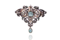 Spilla con smeraldi e diamanti - Asta Preziosi