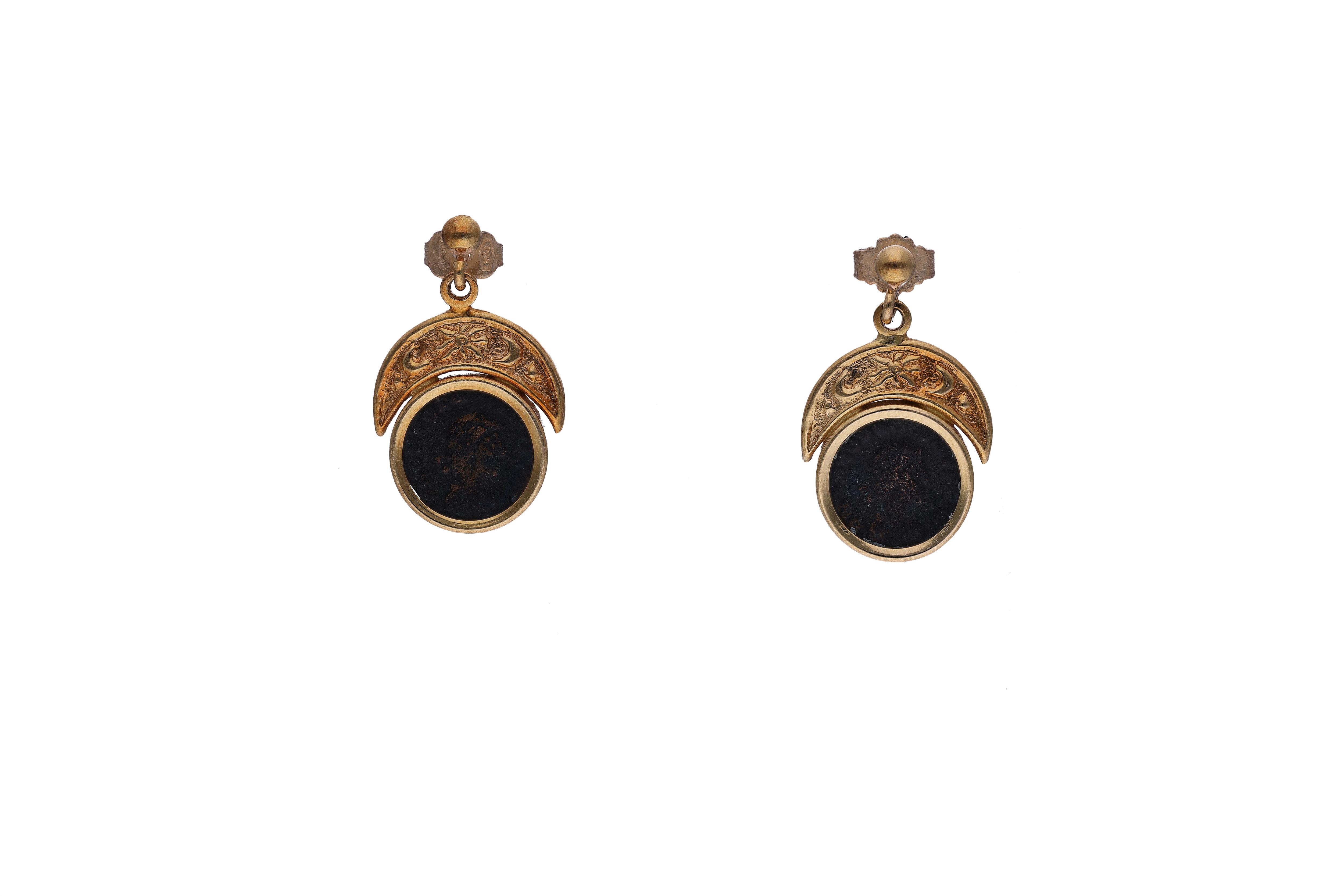 Orecchini in oro e metallo - Asta Preziosi