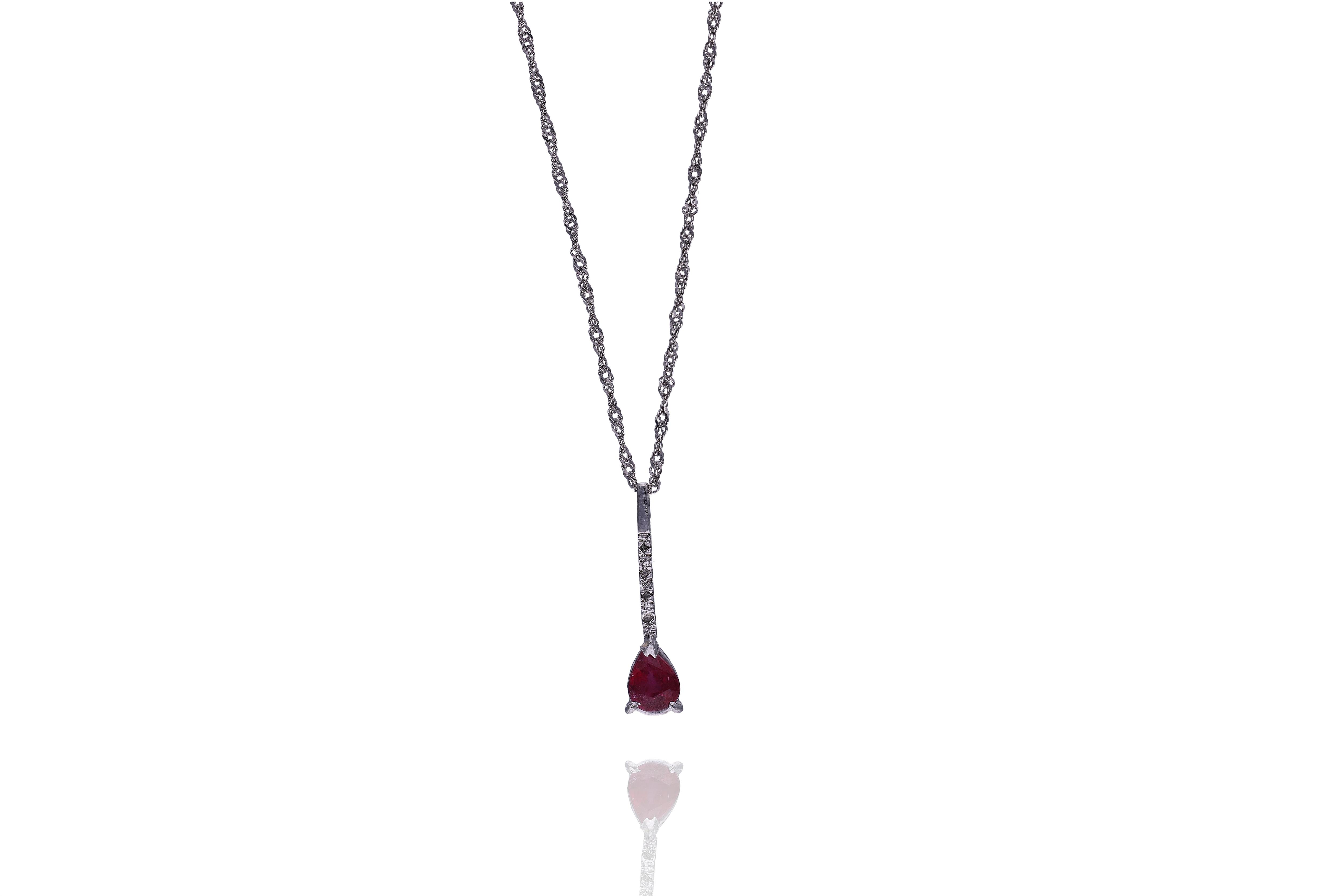 Collana con ciondolo con rubino e diamanti - Asta Preziosi Collana con ciondolo con rubino e diamanti - Asta Preziosi