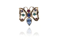 Spilla con zaffiri, rubini, smeraldi, diamanti e topazio - Asta Preziosi