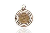 Ciondolo con medaglia - Asta Preziosi