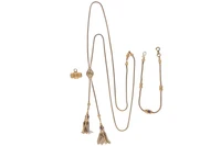 Collana saliscendi, catena per orologio e ciondolo con smalti - Asta Preziosi Collana saliscendi, catena per orologio e ciondolo con smalti - Asta Preziosi