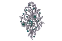 Spilla con smeraldi e diamanti - Asta Preziosi