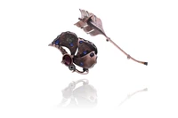 Spilla con microperle e pietre - Asta Preziosi