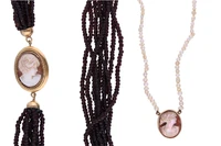 Collane con cammei, pietre, perle coltivate e madreperla - Asta Preziosi