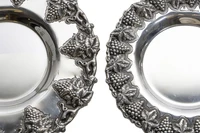 Topazio, due piattini in argento - Asta Preziosi