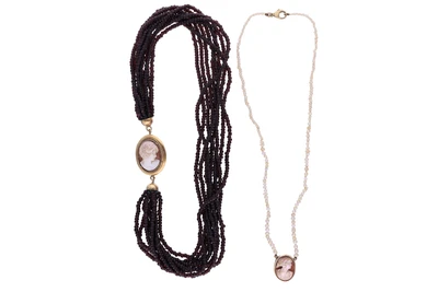 Collane con cammei, pietre, perle coltivate e madreperla - Asta Preziosi