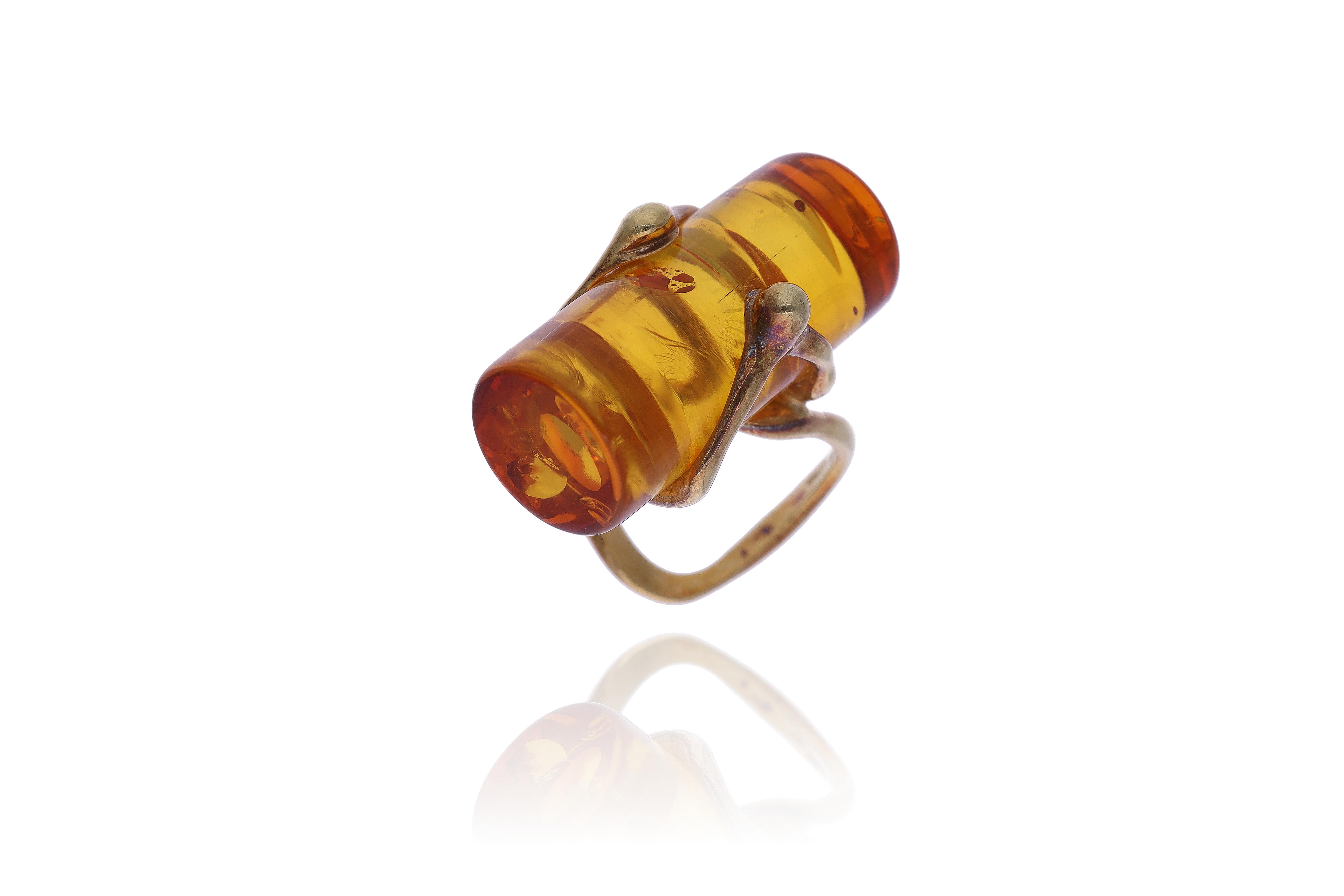 Anello con ambra trattata - Asta Preziosi