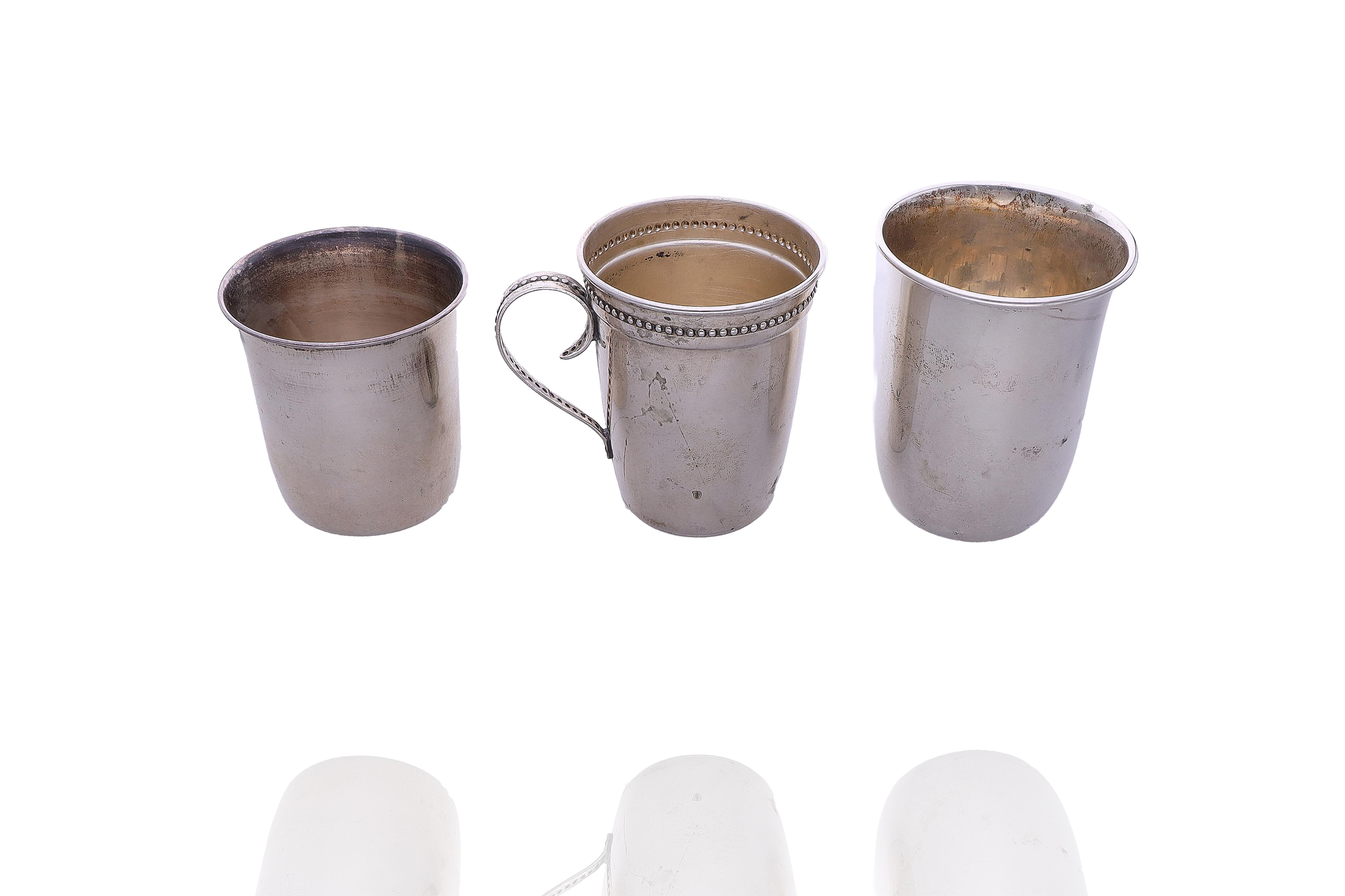 Tre bicchieri in argento - Asta Preziosi