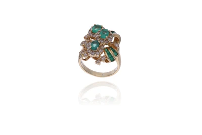 Anello con smeraldi e diamanti - Asta Preziosi