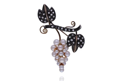 Spilla con diamanti e perle coltivate - Asta Preziosi