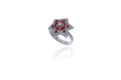 Anello con diamanti, rubini e pietre - Asta Preziosi