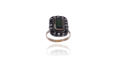 Anello con tormalina verde e diamanti - Asta Preziosi
