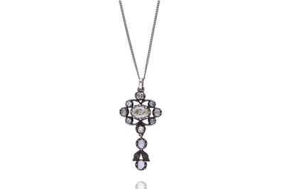 Collana con ciondolo con diamanti - Asta Preziosi