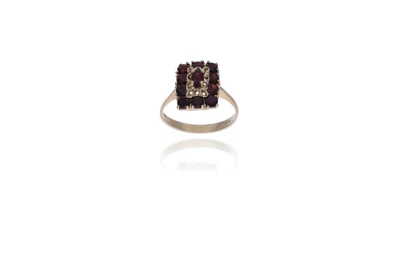 Anello con granati - Asta Preziosi